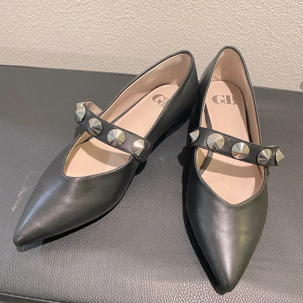 Gianni Binni flats with a little flair